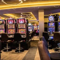 Comando asalta un casino en la Zona Rosa; detienen a dos presuntos responsables