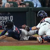 Bravos pegan primero a los Astros en el primer partido de la Serie Mundial