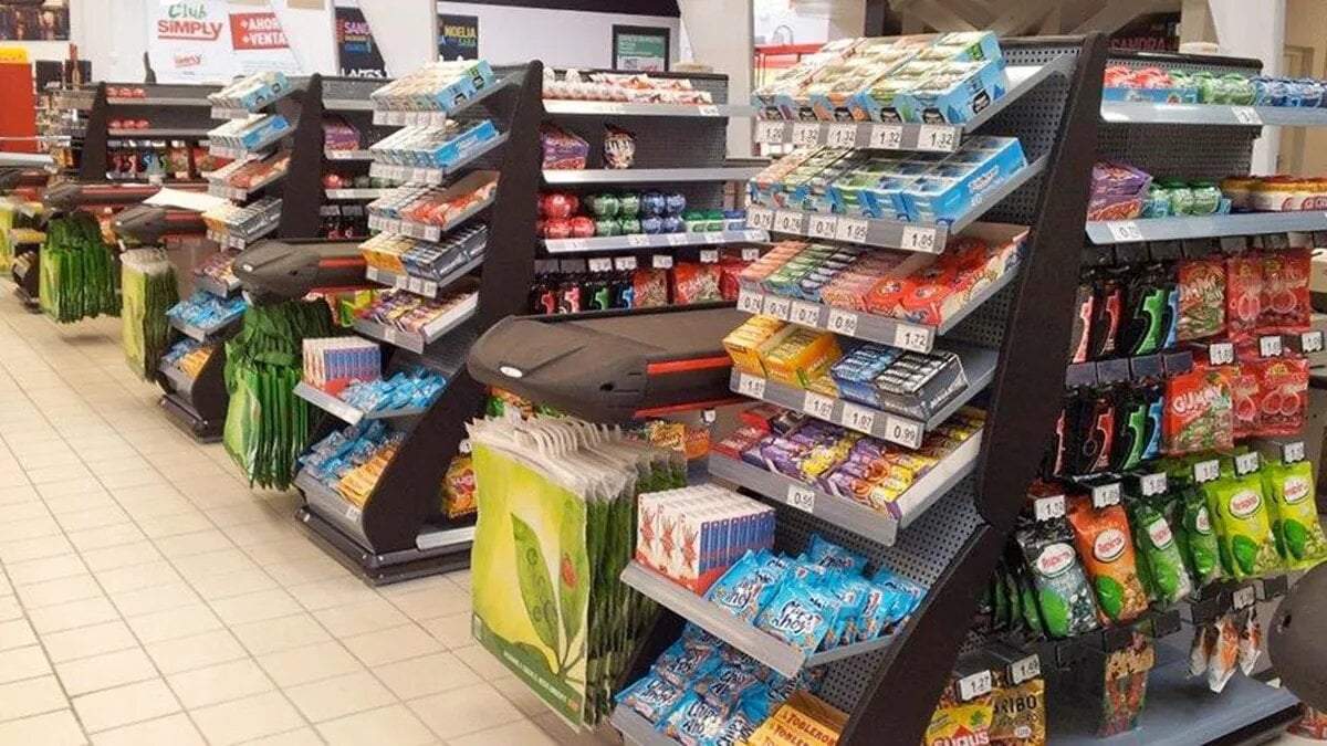 Línea de cajas de comercios en Neuquén. Fuente (Diario 7 Lagos).