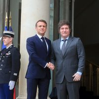 Javier Milei se reunió con Emmanuel Macron y hablaron de “estrechar lazos”