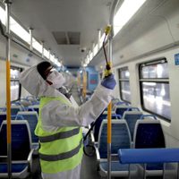 El Gobierno pretende que entre 200 y 300 mil personas menos viajen en transporte público