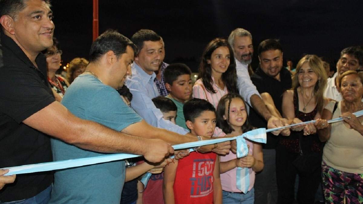 Funcionarios municipales junto al vicegobernador Marcos Koopmann inauguraron obras en Zapala. Fuente: (Twitter).
