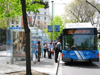 Madrid pone en marcha líneas de colectivos "antiacosos" para mujeres y niños