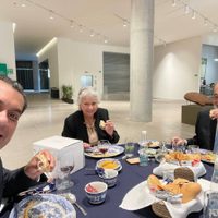 Gutiérrez Luna come hamburguesas con Slim... y lo cuestionan por aumentar asesores