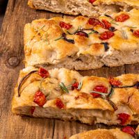 Focaccia sin amasar y en pocos minutos: una receta única y el secreto para que salga de película