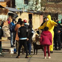 Villa Azul: el Gobierno bonaerense repartió alimentos y agua potable