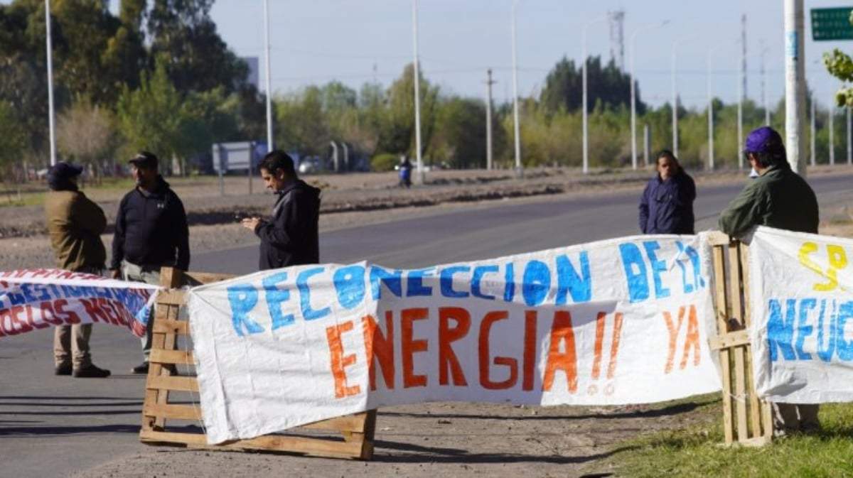 Corte en la Ruta 7: trabajadores de Cerámica Neuquén en protesta. Fuente: (La Izquierda Diario)