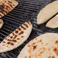 Tortilla parrillera rellena: poné el agua para el mate y prepará esta receta que es un verdadero manjar
