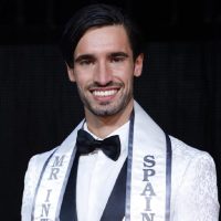 Las chicas y los chicos se rinden ante tanta belleza: Manuel Romo es el hombre más guapo de España