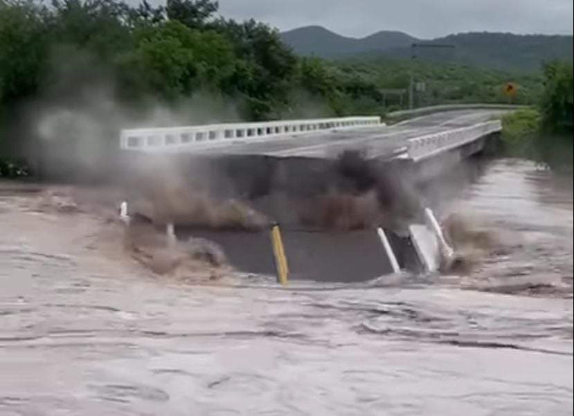 Desplome del puente del Río Quelite