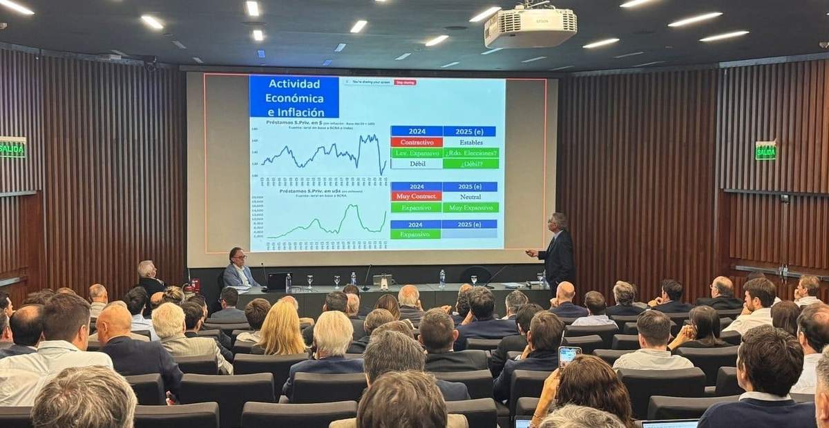 Giordano, Vasconcelos y Reyes, economistas de la Mediterránea, explicando su análisis sobre la economía argentina.