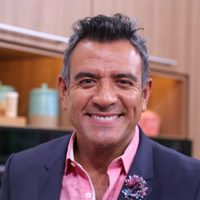 No se rinde: Héctor Sandarti retomará las conferencias tras su despido de “Un Nuevo Día”