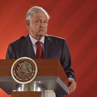 AMLO evita pronunciarse sobre dichos de Celia Maya y la adopción homoparental