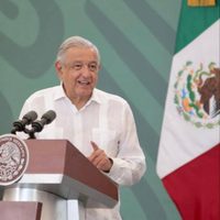 AMLO prevé autosuficiencia petrolera y alimentaria para el próximo año