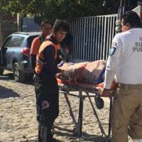 Queman manos y pies a sacerdote durante asalto