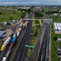 Arco Norte lleva más de 30 horas de bloqueo; AMLO califica de “oportunista” a su abogado