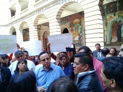 Con paro, el SNTE acusa al director de Comunicación de la SEP por repartir plazas a familiares y amigos