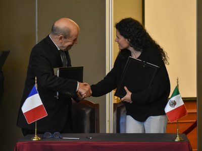 Alumnos de la UAEMex se movilizan ante el alza de tarifa en transporte público