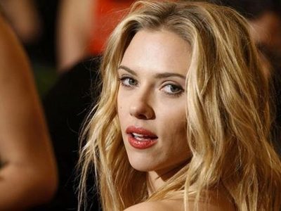 ¡Wow! El escotazo de Scarlett Johansson se llevó todos los premios en los Golden Globes