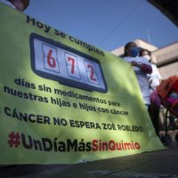 Padres de niños con cáncer denuncian a AMLO por robo de medicamentos oncológicos