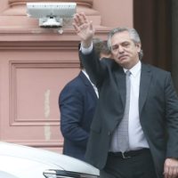 En tiempos de coronavirus vale todo: ¿Qué hizo Fernández antes de dejar la Rosada?
