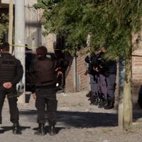 Un bombero de la policía mató a su pareja y luego se disparó
