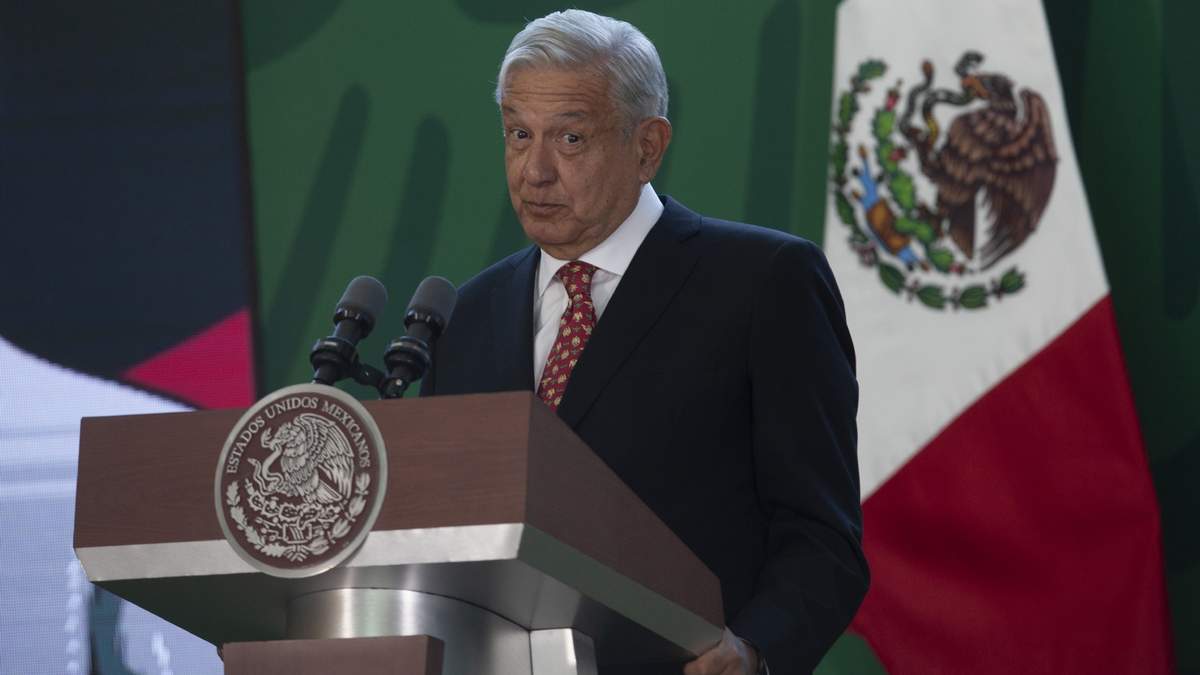 El presidente durante la inauguración de la nueva terminal aérea