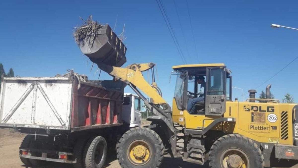 Maquinaria en Plottier. Fuente: (Municipalidad de Plottier).