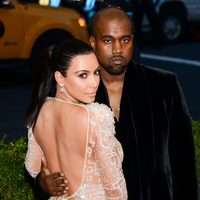Kanye West avergonzó a Kim Kardashian en público y ¡la dejó sola!