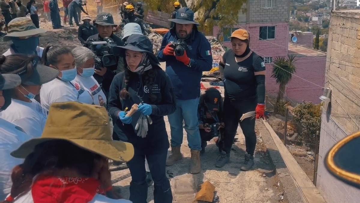 Madres buscadoras y peritos forenses