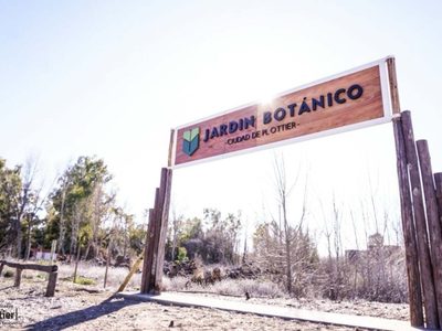 La conducta de un grupo de ciclistas en Plottier causó indignación