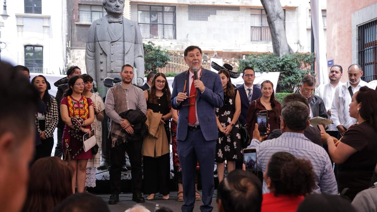 El acto fue amenizado con mariachis