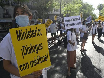 Médicos de atención primaria en Madrid inician una huelga indefinida