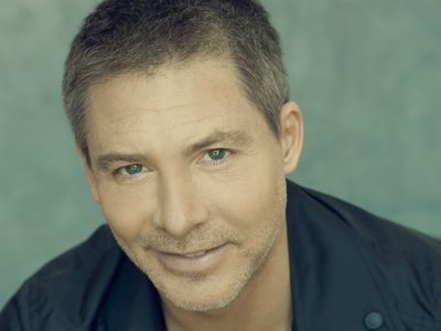 "Me tiene ATR": Adrián Suar disfruta la cuarentena a puro ritmo con una compañera especial