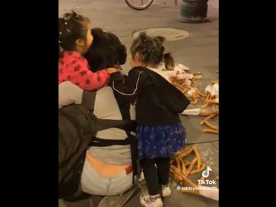 Policías de la CDMX tiran canasta de churros de una mujer y sus dos hijas (Video)
