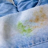 Sacá de una vez por todas las manchas de pasto de la ropa de tu hijo con este efectivo truco
