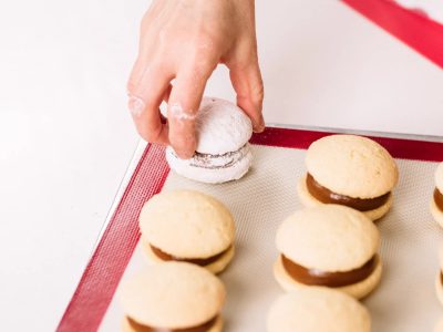 Alfajores "empolvados": para esas tardes heladas en las que no querés ni salir de la casa y solo provoca un buen mate