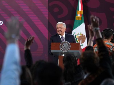 Misión de expertos europeos cuestiona a López Obrador por minar al INE y al Poder Judicial