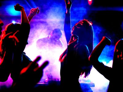 Para bailar en burbujas, llega la apertura del primer boliche en Cipolletti