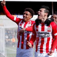 "Chucky" Lozano da victoria al PSV y Jiménez encamina al Wolverhampton a semis de la FA Cup (videos)