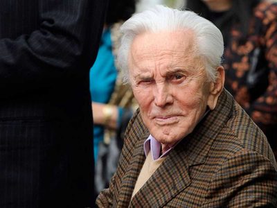 Esta fue la última voluntad de Kirk Douglas: Michael Douglas no recibirá ni un centavo