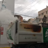 Se incendió un camión de recolección de residuos en pleno microcentro de Neuquén