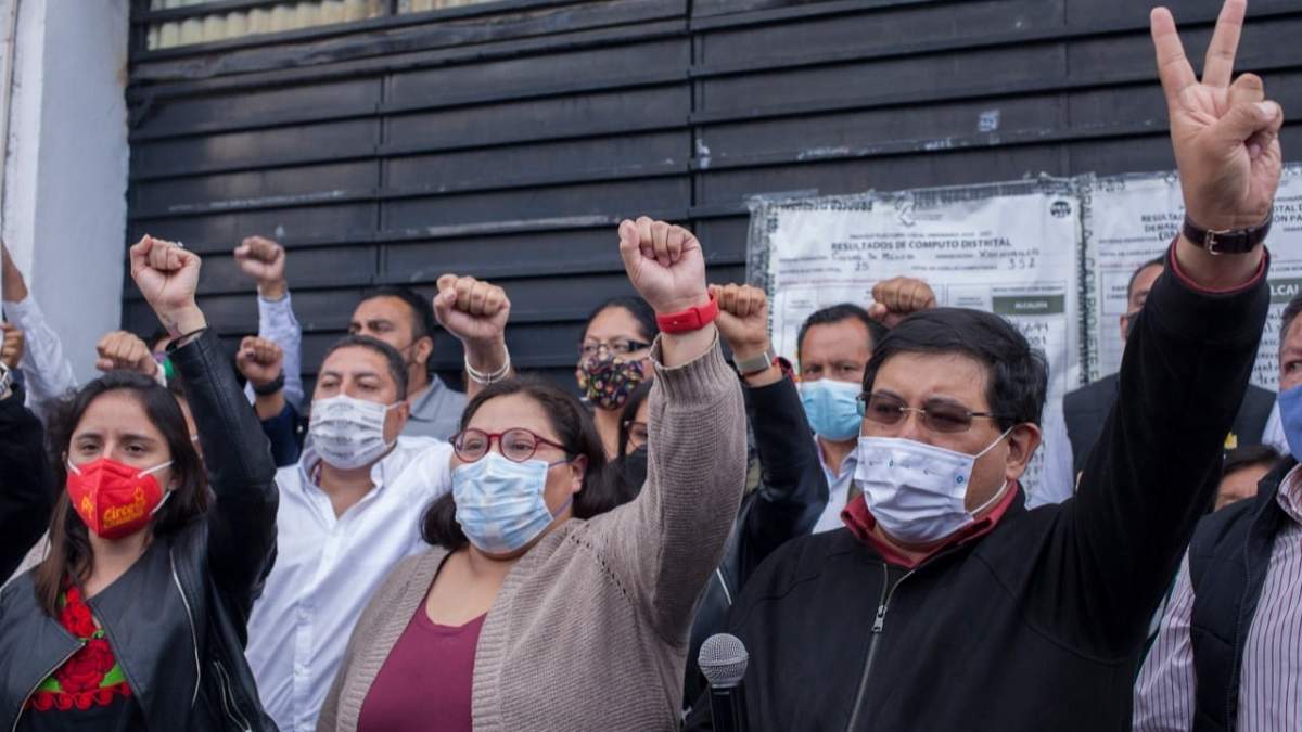 La secretaria general de Morena, Clitlali Ruiz acompañó al alcalde reelecto José Carlos Acosta Ruíz