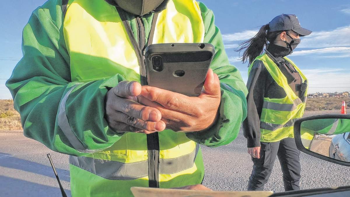 Controles policiales en Río Negro. Fuente: (Twitter)