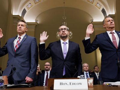 Jefe del ICE defiende redadas migratorias ante el Congreso