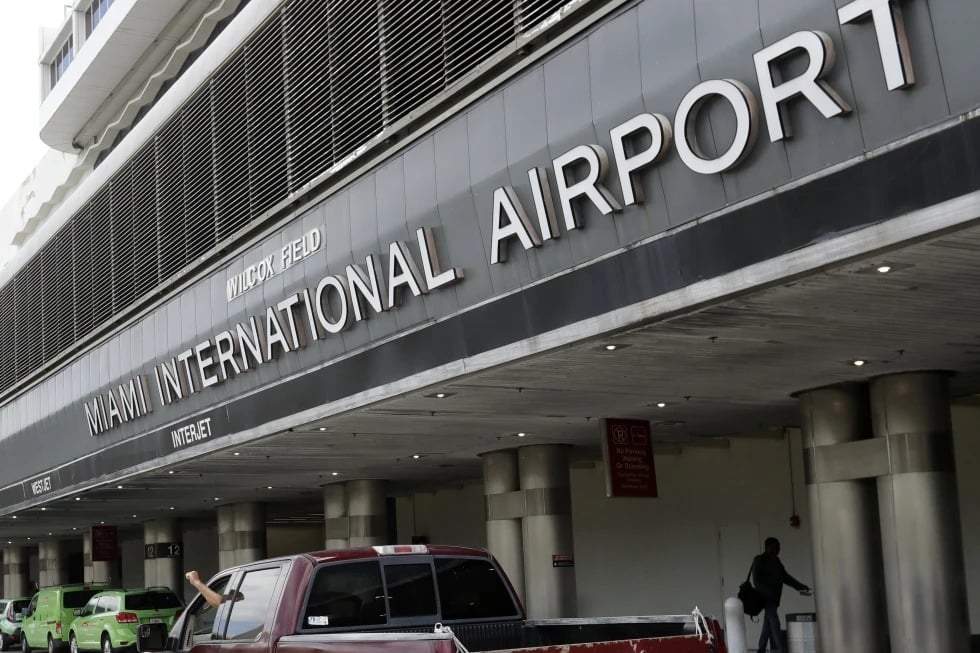 Una amenaza de bomba provocó la evacuación de un avión en un aeropuerto de Florida