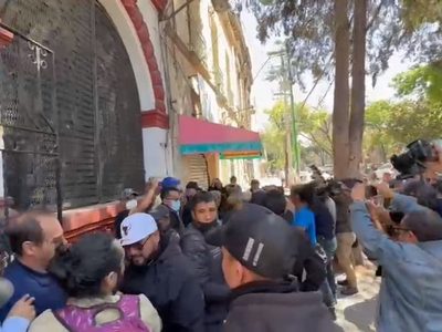 Personal de la Cuauhtémoc rompe protesta frente a casa de Sandra Cuevas (Video)