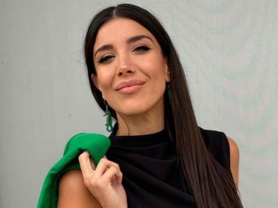 Andrea Rincón apuesta al rojo fuego para una prenda que es un must have en este otoño