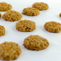 Galletas crackers de zanahoria y semillas: la receta para resolver la merienda y de la forma más rica