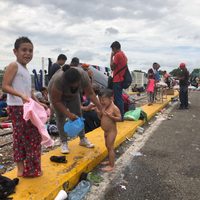 Migrantes dejan atrás desempleo e inseguridad en busca de comenzar de nuevo en EU